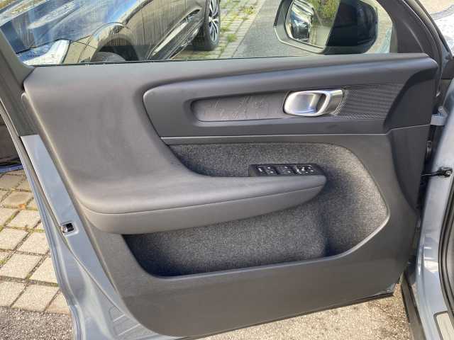 Volvo XC40 XC40 Navi LED Klima Standhzg Einparkhilfe el. Fenster