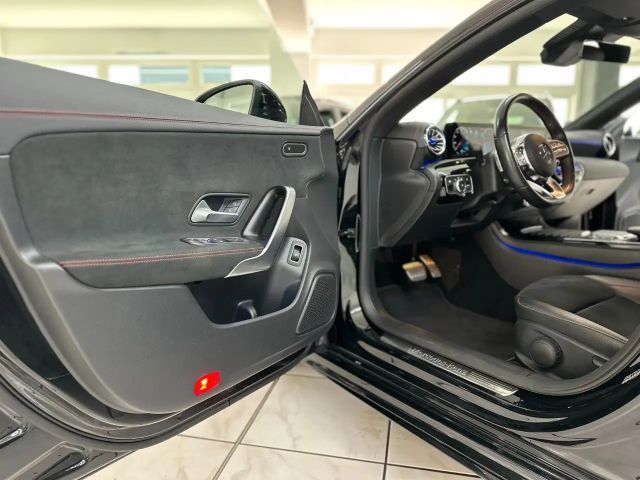 Mercedes-Benz CLA 200 AMG Line Sedan
