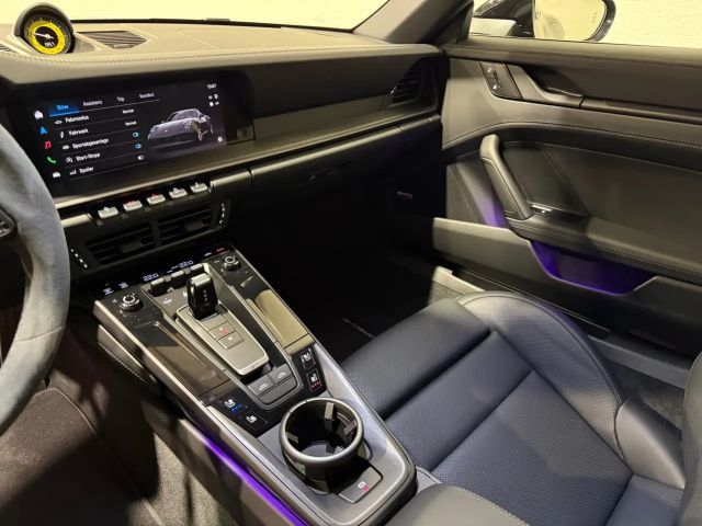 Porsche 992 4 Cabrio GTS Targa