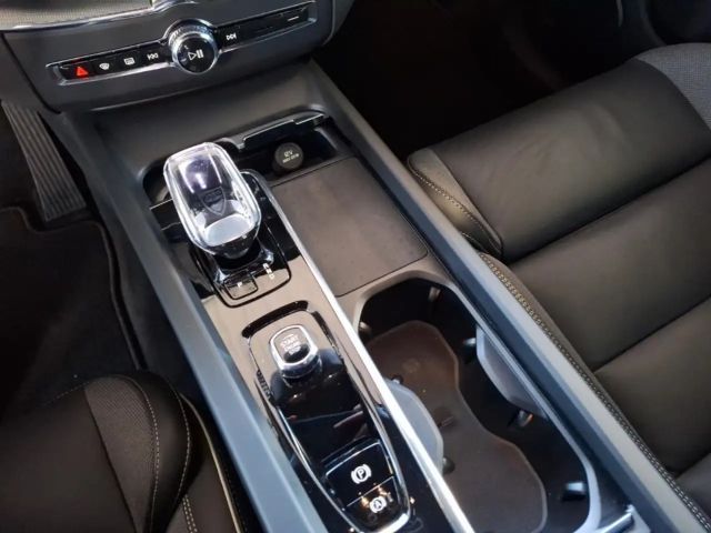 Volvo XC60 AWD Dark Plus