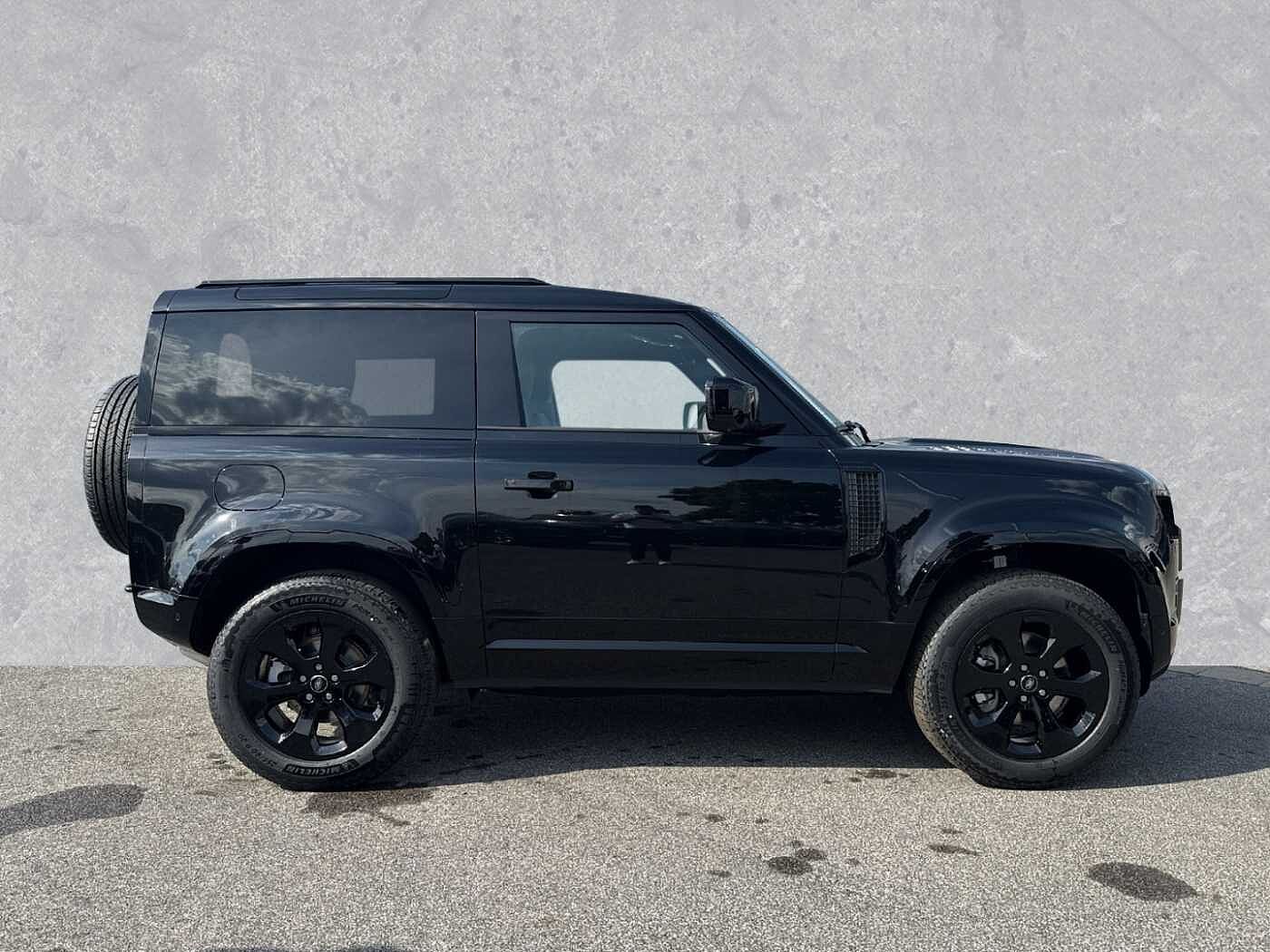 Land Rover Defender 90 Dynamic SE