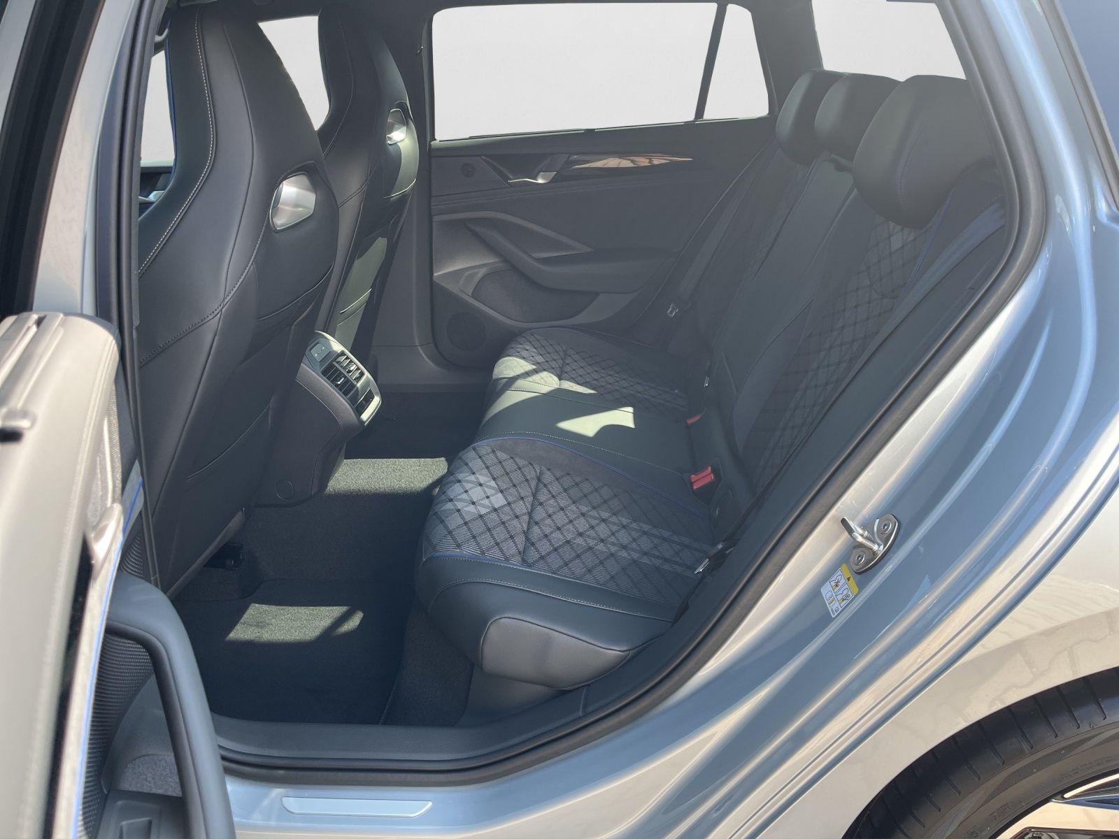 Volkswagen Passat IQ.Drive R-Line