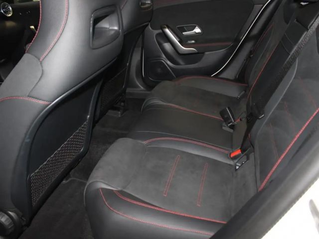 Mercedes-Benz CLA 200 AMG Line Coupé