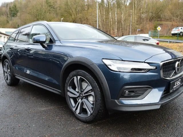 Volvo V60 Cross Country AWD Plus