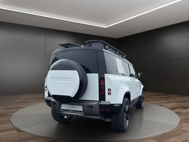 Land Rover Defender 110 D250 Dynamic SE