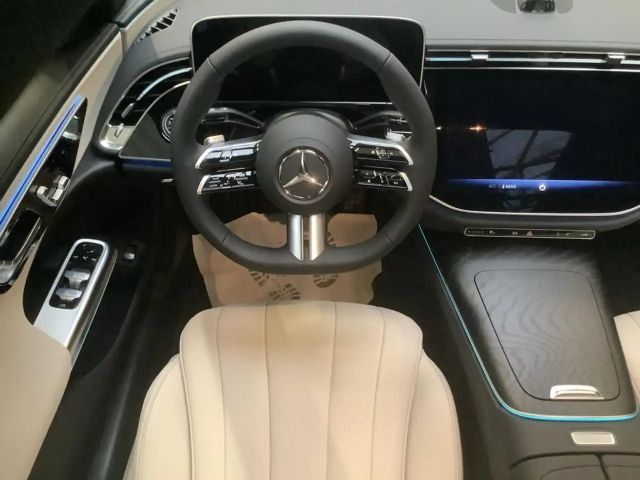 Mercedes-Benz E 200 AMG Line Sedan