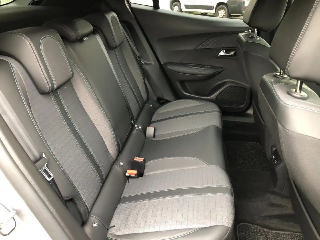 Peugeot E-2008 Allure Pack