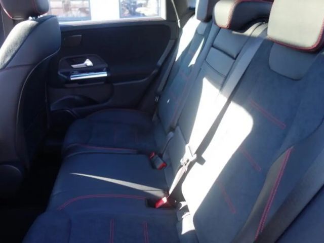 Mercedes-Benz B 220 4MATIC AMG Line