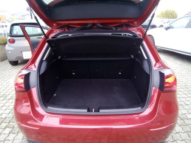 Mercedes-Benz A 180 Hatchback Progressive