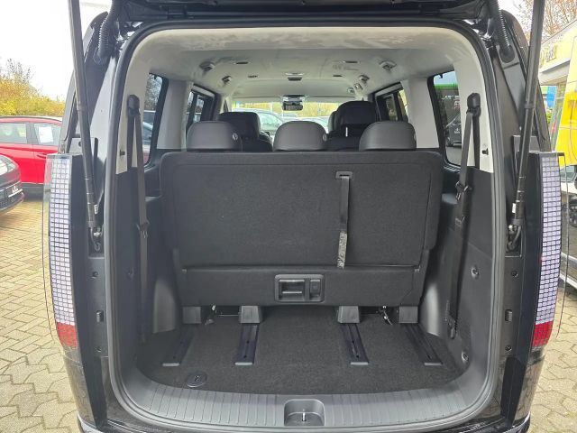 Hyundai Staria Signature