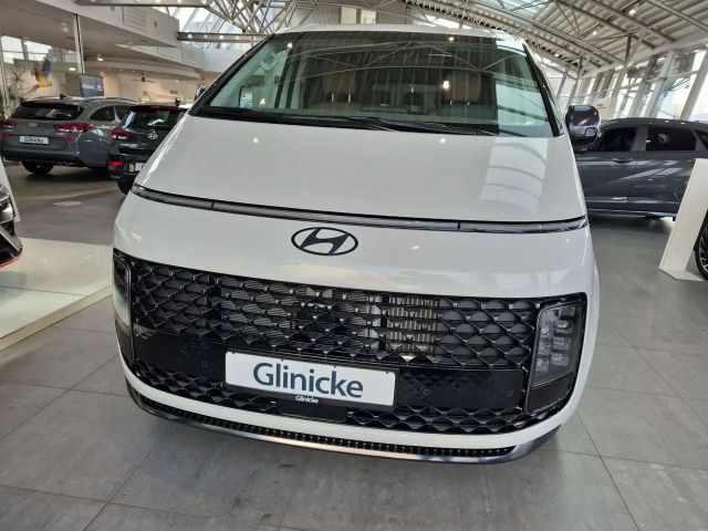 Hyundai Staria Signature