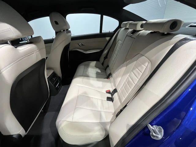 BMW 320 320d M-Sport Sedan xDrive