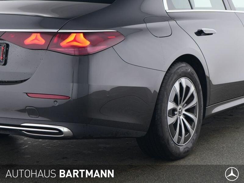 Mercedes-Benz E 200 Sedan