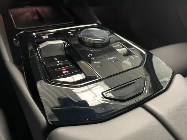 BMW 520 520d M-Sport Sedan