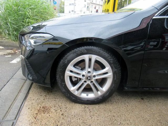Mercedes-Benz CLA 180 7G-DCT Navi/SHZ/RFK/LED/16Tkm