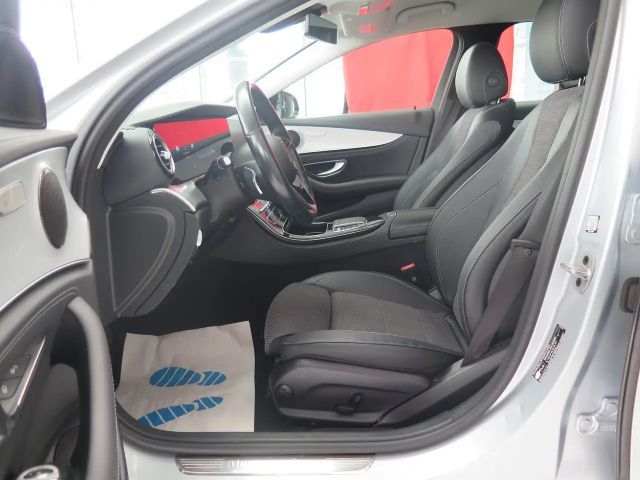 Mercedes-Benz E 220 AVANTGARDE E 220 d Estate
