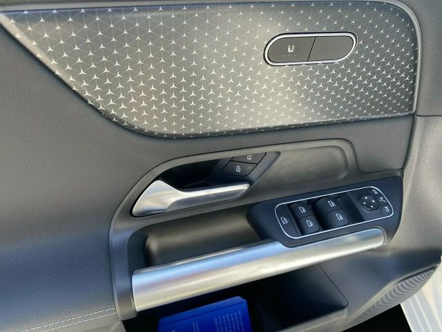 Mercedes-Benz B 180 B 180 NIGHT+AHK+DISTRO+PANO+KAM+EASYP+KEYL+MLED