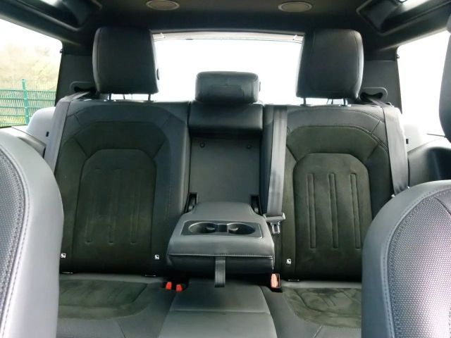 Land Rover Defender 90