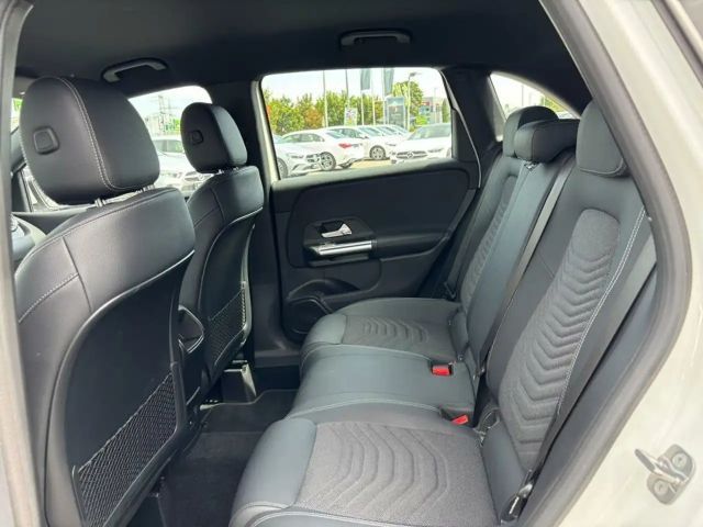 Mercedes-Benz B 200 B 200 d