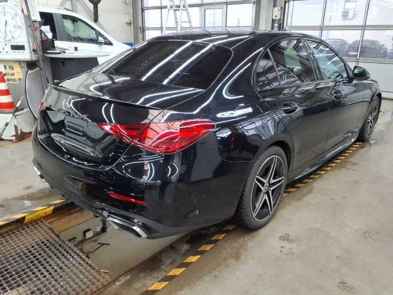 Mercedes-Benz C 200 AMG Line Sedan