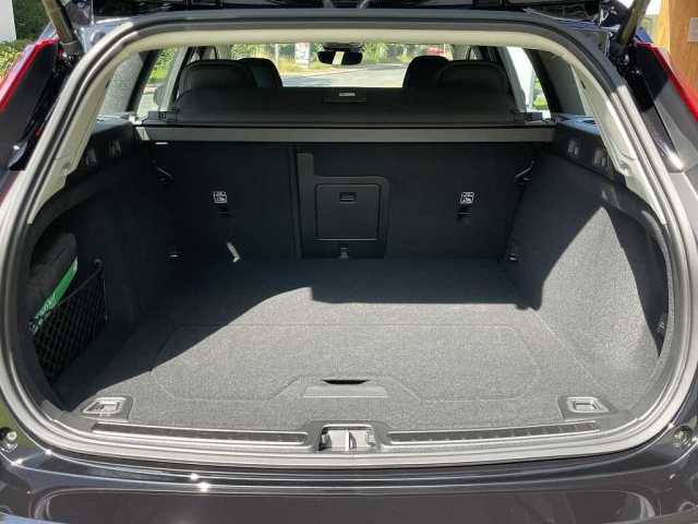 Volvo V60 Core Hybrid