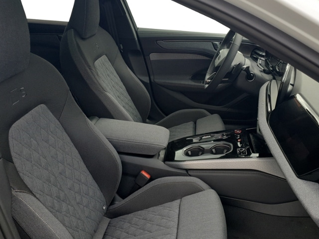 Audi A6 Avant Quattro S-Tronic