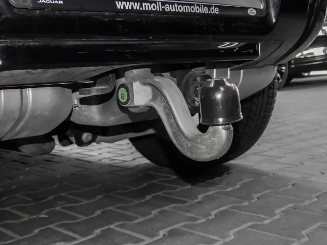 Land Rover Defender 90 D250 Dynamic SE