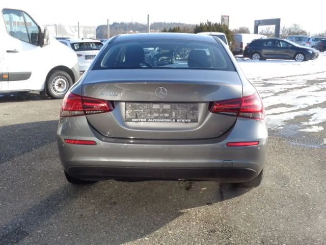 Mercedes-Benz A 180 A 180 d