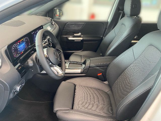 Mercedes-Benz B 180 Sedan