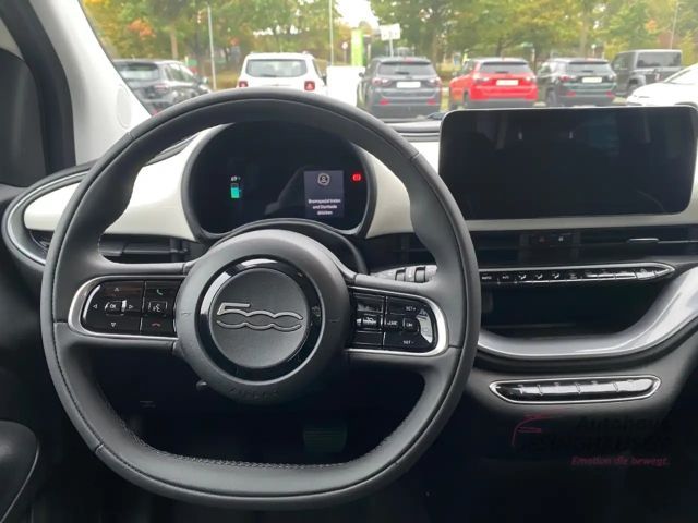 Fiat 500e Digitales Cockpit Apple CarPlay Android Auto Klima