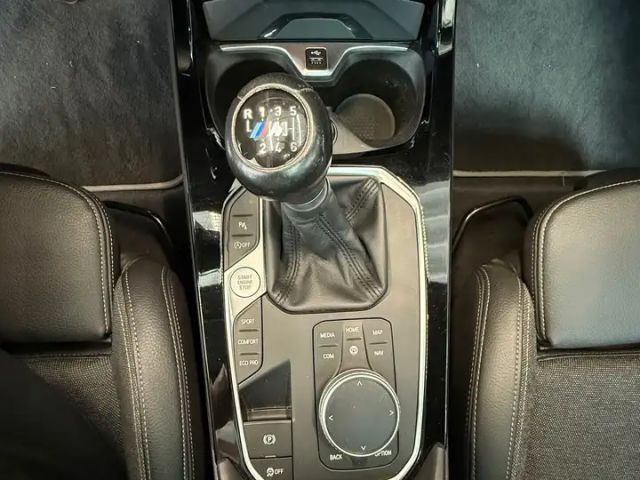 BMW 118 118i Sedan Sport Line