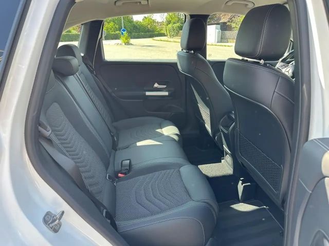 Mercedes-Benz B 200 Progressive Sedan