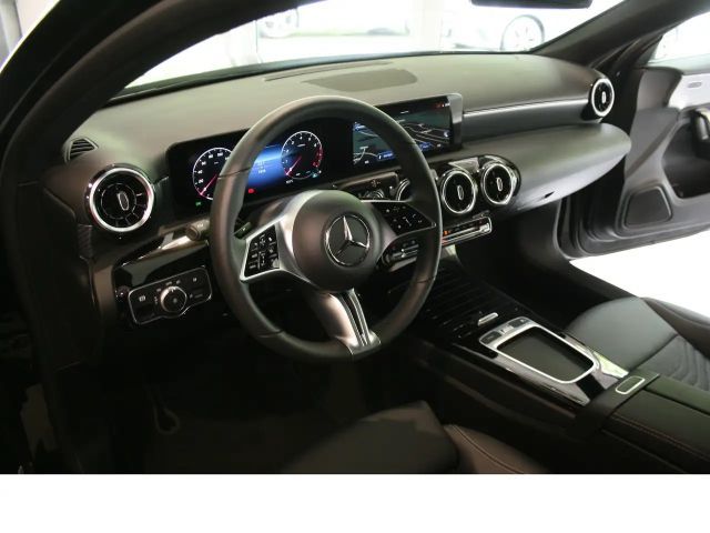 Mercedes-Benz A 180 A 180 d