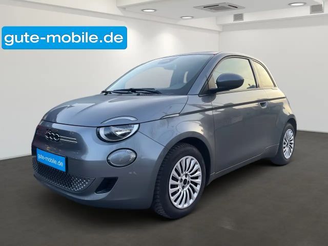 Fiat 500e Action