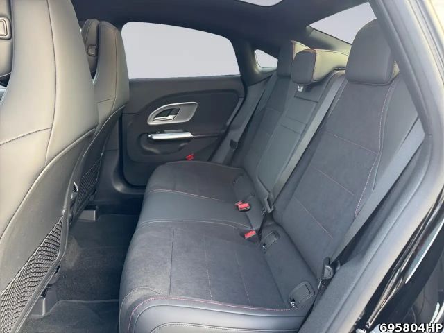 Mercedes-Benz CLA 200 AMG Line Coupé