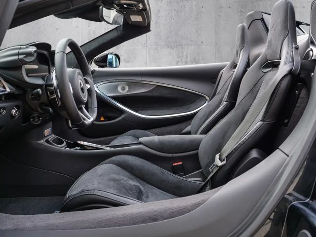 McLaren Artura Spider