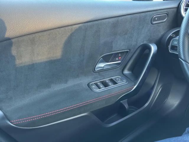 Mercedes-Benz A 200 A 200 d AMG Line