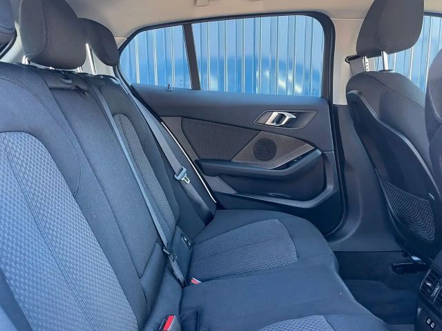 BMW 120 120i 5-deurs Sedan