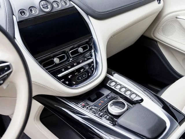 Aston Martin DBX - Magnetic Silver -