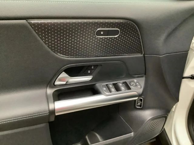 Mercedes-Benz GLA 200 MBUX+MBeam+Night+Ambiente+Fahrassist+LED