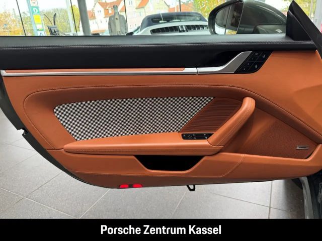 Porsche 992 4 Coupé Targa