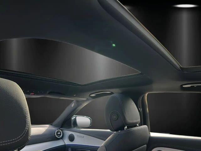 Mercedes-Benz E 300 AMG Line Sedan