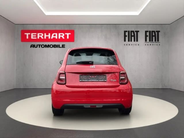 Fiat 500e La Prima
