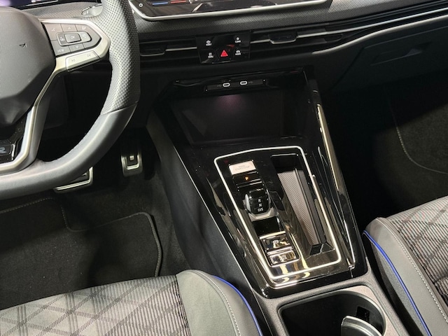 Volkswagen Golf 1.5 eTSI DSG R-Line