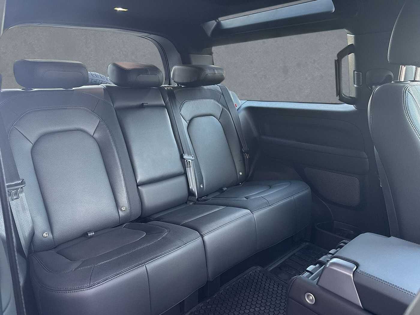 Land Rover Defender 90 Dynamic SE