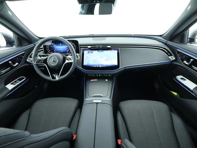 Mercedes-Benz E 200 Sedan