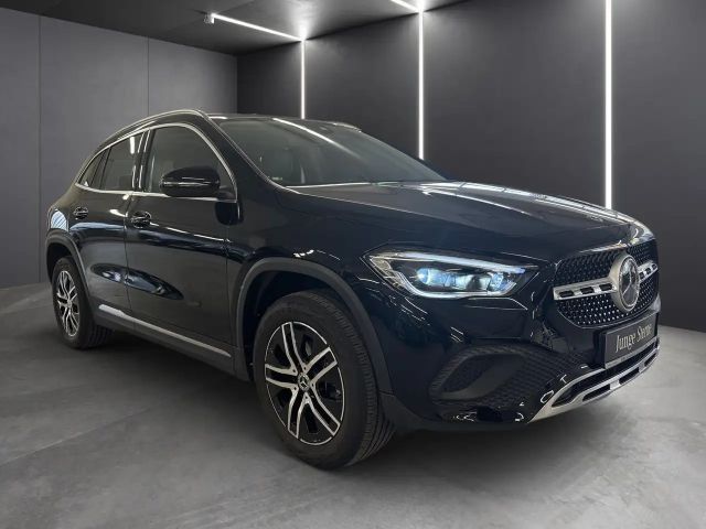Mercedes-Benz GLA 200 Progressive