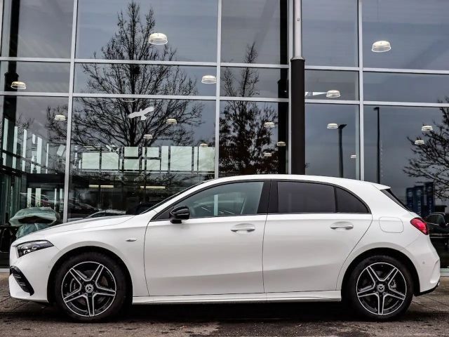 Mercedes-Benz A 250 A 250 e AMG Line