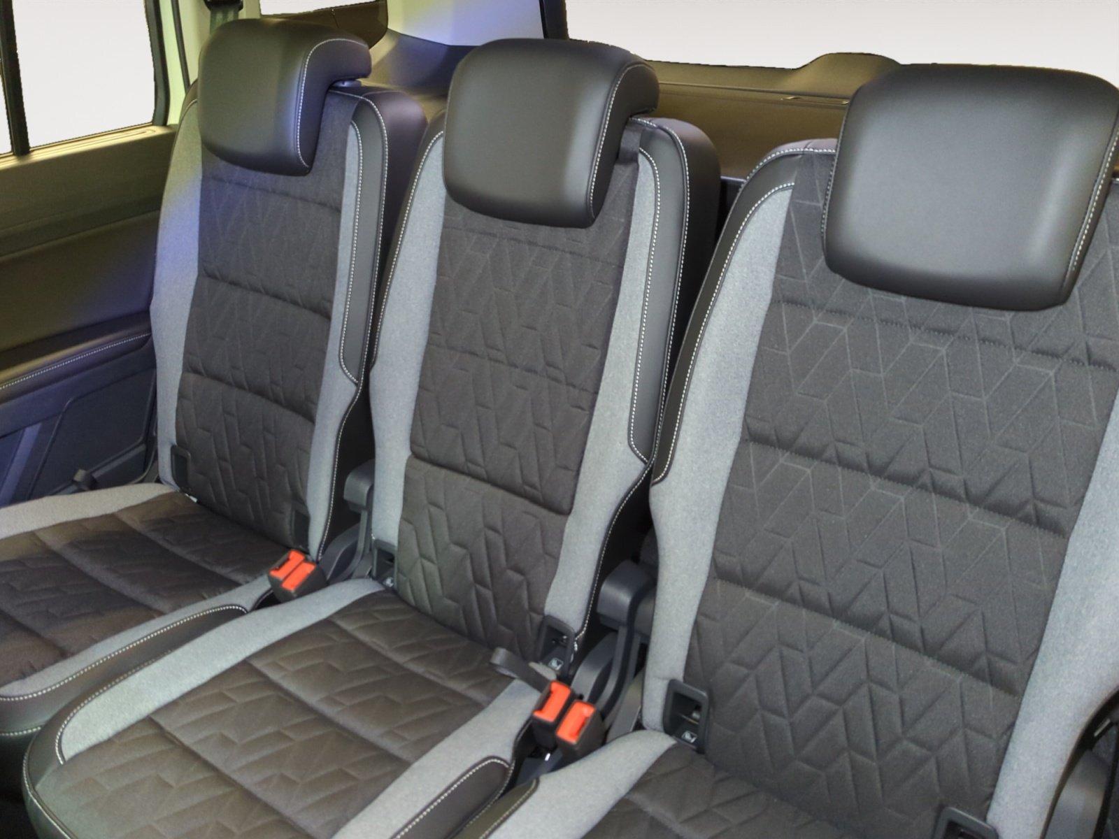 Volkswagen Touran 1.5 TSI DSG R-Line