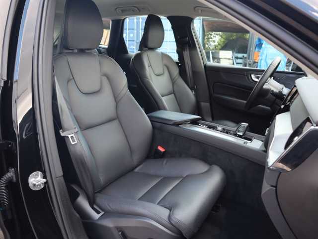 Volvo XC60 AWD Dark Plus